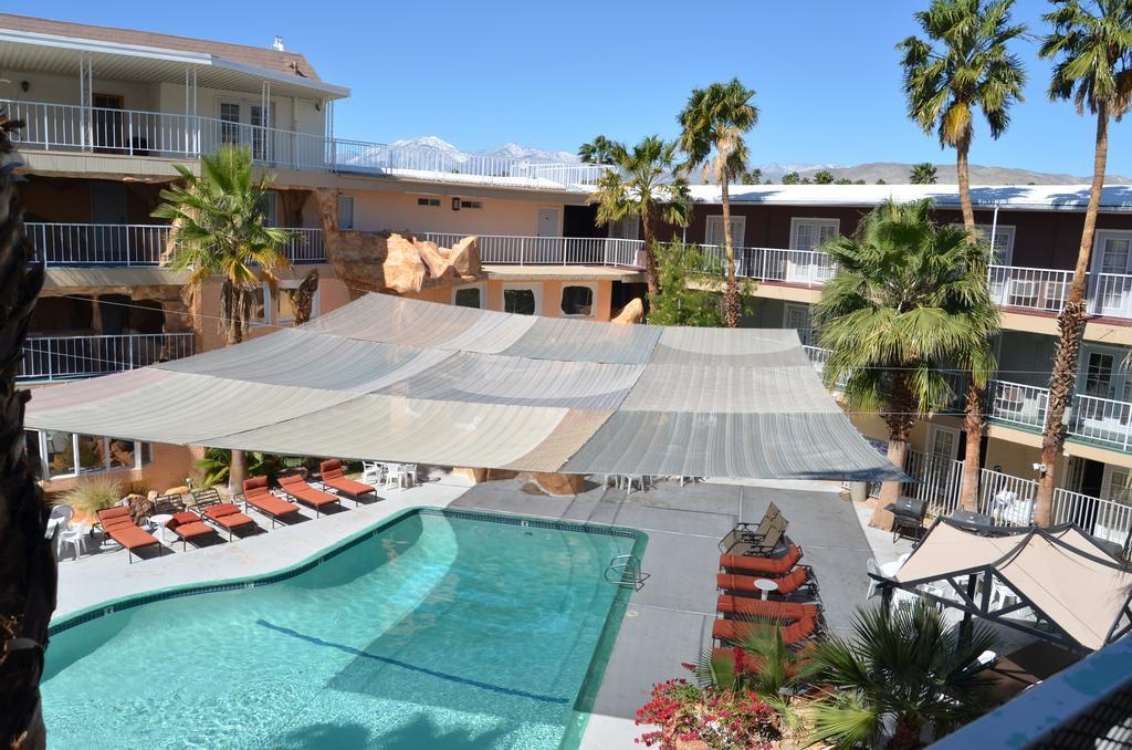 Hyundae And 3* Desert Hot Springs