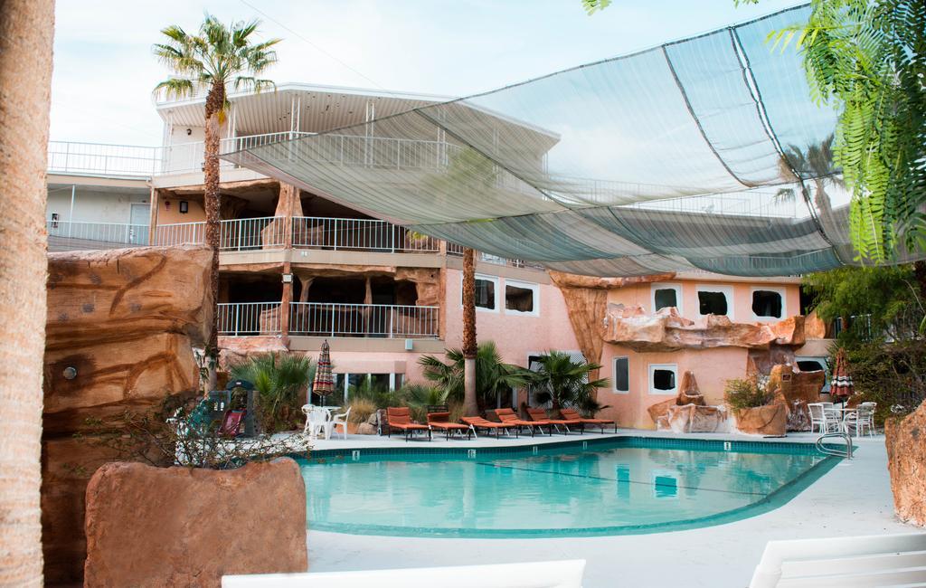 Hotel Hyundae And Desert Hot Springs