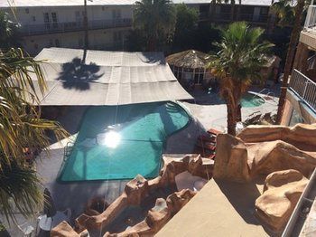 Hyundae And 3* Desert Hot Springs
